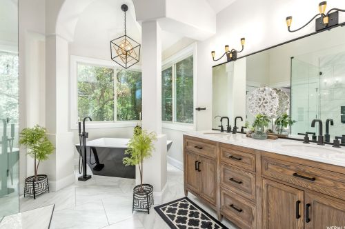 8851 Willow Grn Dr, Sandy UT 84093-2056 exterior