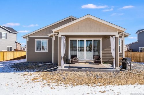 273 Kewaunee Way, Aurora CO 80016-4327 exterior