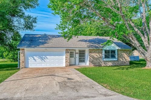 114 Tracy St, Huntsville, TX 77320-9321