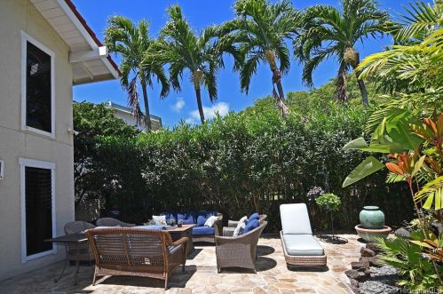 7438 Mokuhano Pl, Honolulu, HI 96825-2832