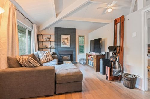206 Hilton Dr, Big Basin, CA 95006-9349