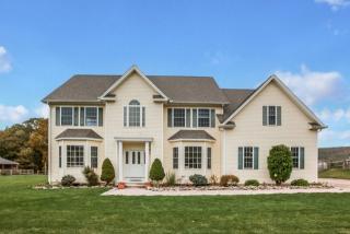 94 Cooks Ln, Guilford, CT 06437-3603