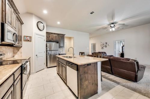 209 3 St, Valley View TX 76272-5403 exterior