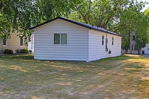 304 4th St, Starbuck, MN 56381-9544