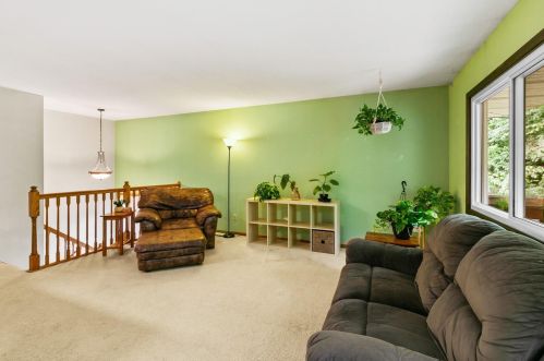 1718 Hickory Hill Dr, Saint Paul MN  55122-2410 exterior