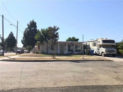 3704 145th St, Hawthorne, CA 90250-8453
