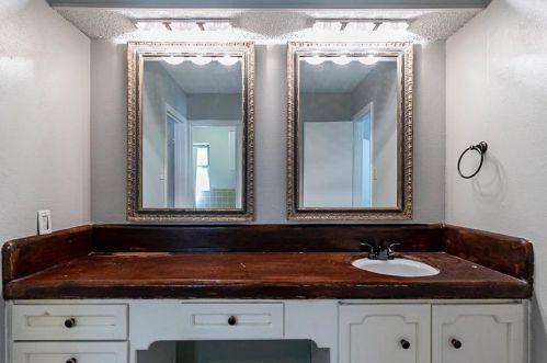 600 Blue Lk Dr, Fort Worth TX  76103-1108 exterior