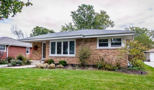 895 Parkside Ave, Elmhurst, IL 60126-4814