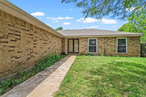 412 Suttonwood Dr, Fort Worth TX  76108-3844 exterior