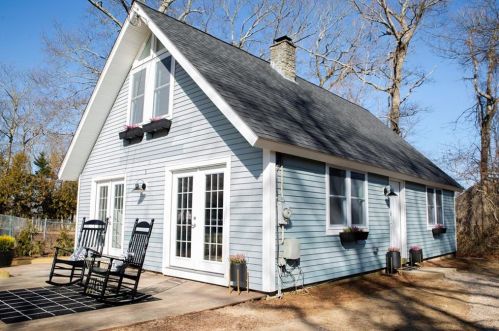 3 Canton St, Westerly, RI 02808-1309