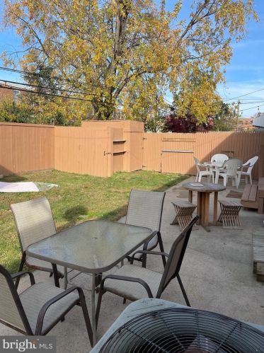 6530 Keystone St, Philadelphia PA 19135-2422 exterior