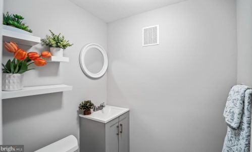 13 Rosalind Dr, Trenton NJ  08648-3245 exterior