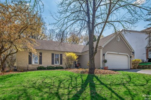 259 Yorkshire Dr, Barrington Hills, IL 60021