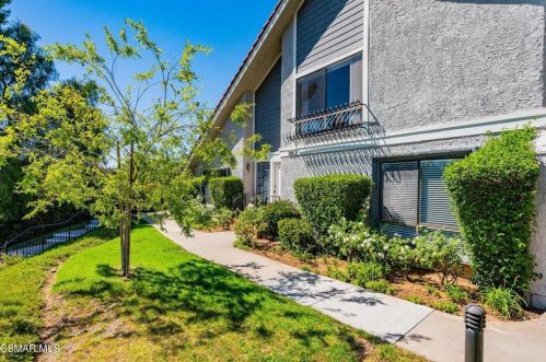 963 Thistlegate Rd, Calabasas, CA 91377-3923
