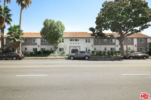 5008 Hazeltine Ave, Van Nuys, CA 91423-1173