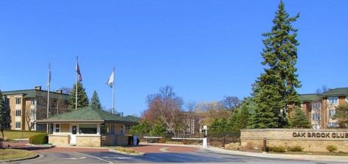 1 Oak Brook Club Dr, Oak Brook IL  60523-1344 exterior