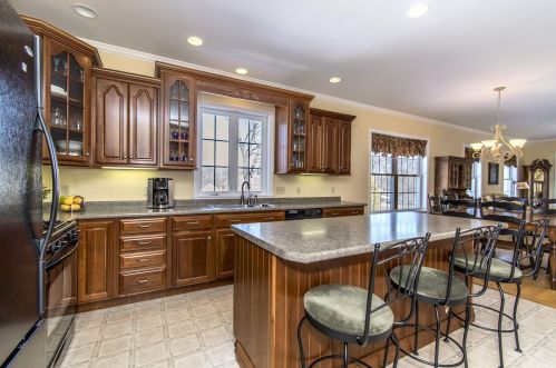 9 Virginia Dr, Nashua, NH 03060-5159