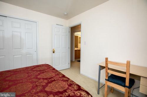 9 Nestlewood Way, Princeton NJ  08540-6132 exterior