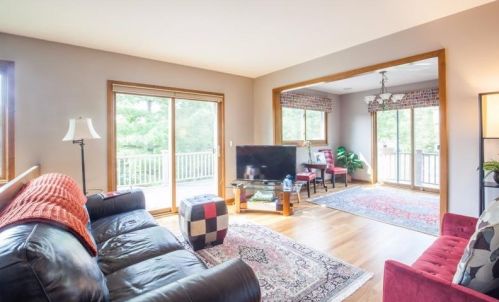 7228 Camargowoods Dr, Cincinnati OH  45243-2208 exterior