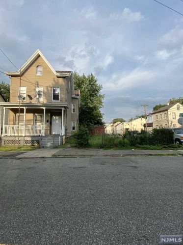 66 Main St, Paterson NJ  07522-1024 exterior