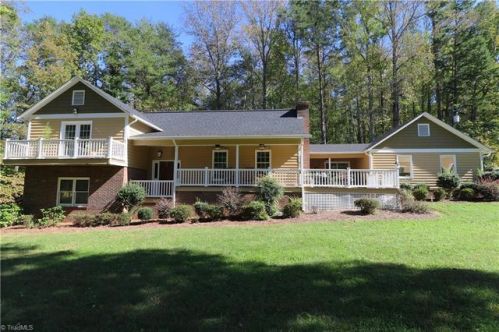 515 Greenlawn Dr, Asheboro, NC 27203-3323