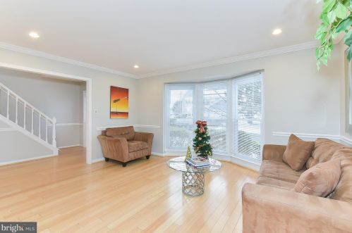 1406 Powells Tavern Pl, Herndon, VA 20170-5712