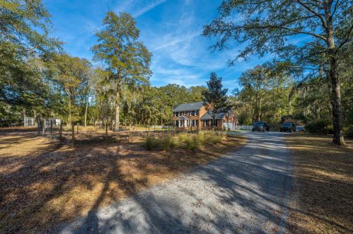 3607 Dry St, Johns Island, SC 29455-7231