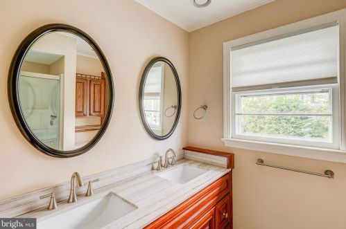 852 Wayside Ln, Haddonfield NJ 08033-1047 exterior