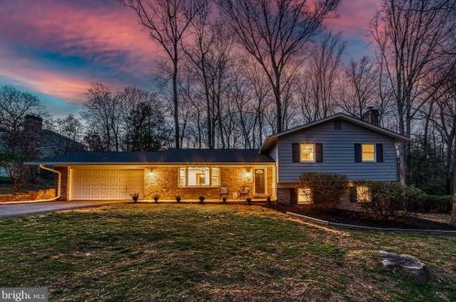 2520 Trophy Ln, Herndon, VA 20191-2106