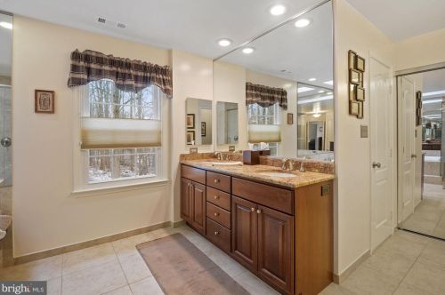 704 Pebble Bch Dr, Silver Spring MD 20904-3576 exterior