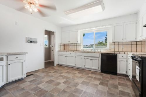 2223 Aspen Grove Dr, Lodi, CA 95240-6712