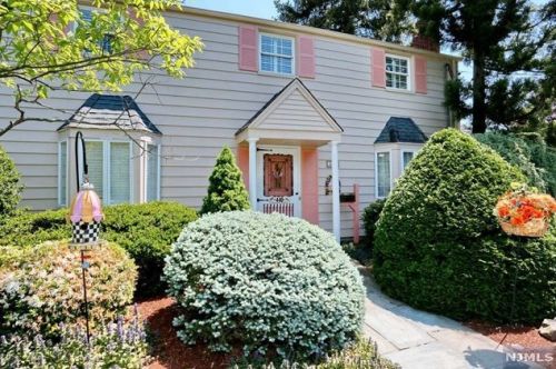 440 Bogert Rd, River Edge, NJ 07661-2177