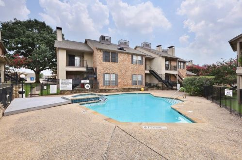 2835 Keller Springs Rd, Carrollton TX 75006-4833 exterior