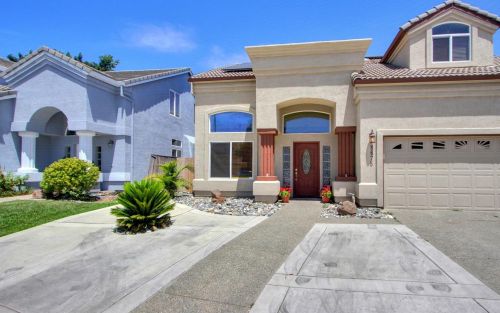 8675 Tennis Club Ct, Elk Grove, CA 95624-3291