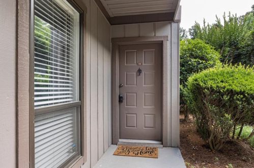 502 Embers Dr, Marietta, GA 30067-5482