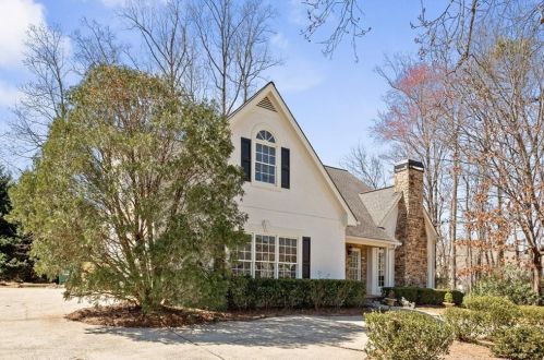 899 Forest Pond Dr, Marietta GA  30068-4420 exterior