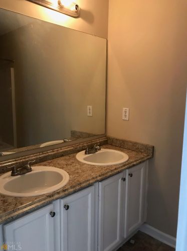 3607 Ginnis Dr, Atlanta GA  30331-8594 exterior