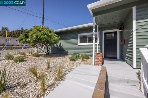 18387 Crest Ave, Hayward CA  94546-2723 exterior