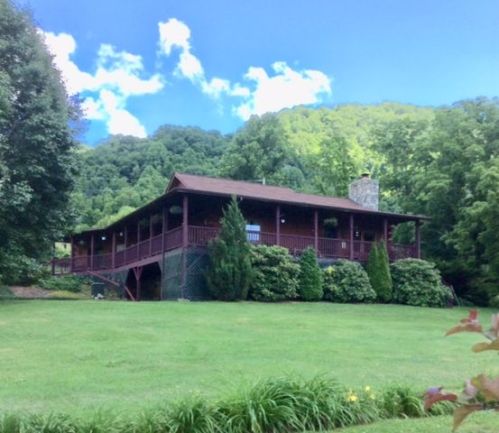 1023 Poplar Cove Rd, Clyde, NC 28721-6331