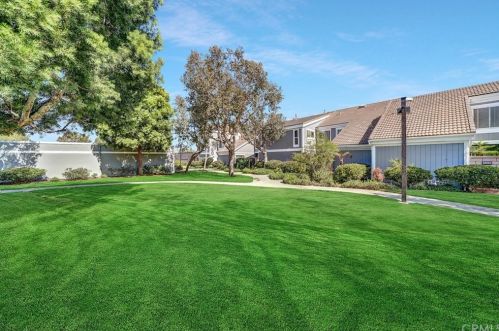 3561 Windspun Dr, Huntington Beach CA  92649-2027 exterior