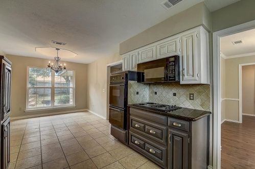 2211 San Simeon, Carrollton TX 75006-2828 exterior