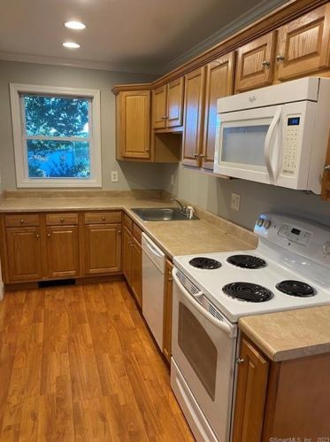 1921 Peck Ln, Cheshire, CT 06410-4405