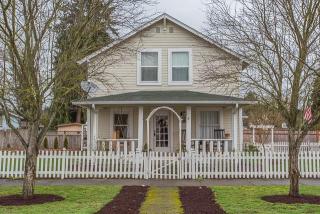 219 Blakely Ave, Brownsville, OR 97327-2319