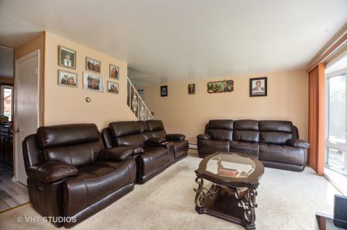 8815 Robin Dr, Des Plaines, IL 60016-5473