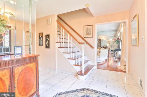 39 Grandin Dr, Flemington, NJ 08822-4642