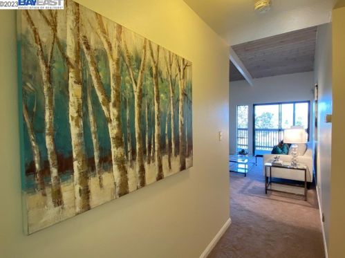 19100 Crest Ave, Hayward CA  94546-2837 exterior