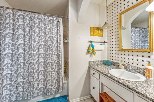 6424 Trl Lk Dr, Fort Worth TX  76133-1247 exterior