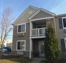 725 Silverstone Dr, Carpentersville, IL 60110-1182