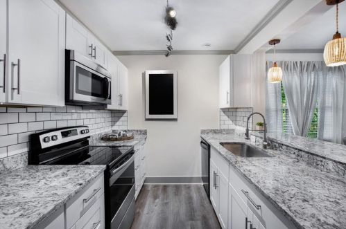 178 Barone Pl, Atlanta GA  30327-1073 exterior