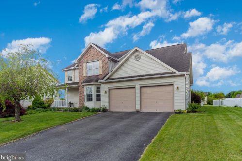 2204 Bernays Dr, York, PA 17404-1364